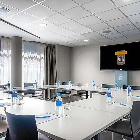 Western Suitcase La Defense 4* Paris