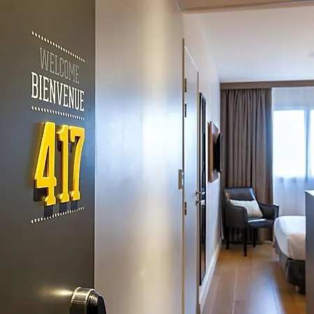 Western Suitcase La Defense Hotel