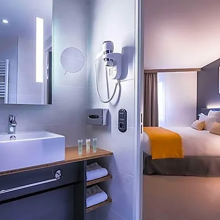 Western Suitcase La Defense 4* Paris