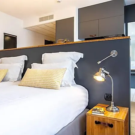 Western Suitcase La Defense 4* Paris